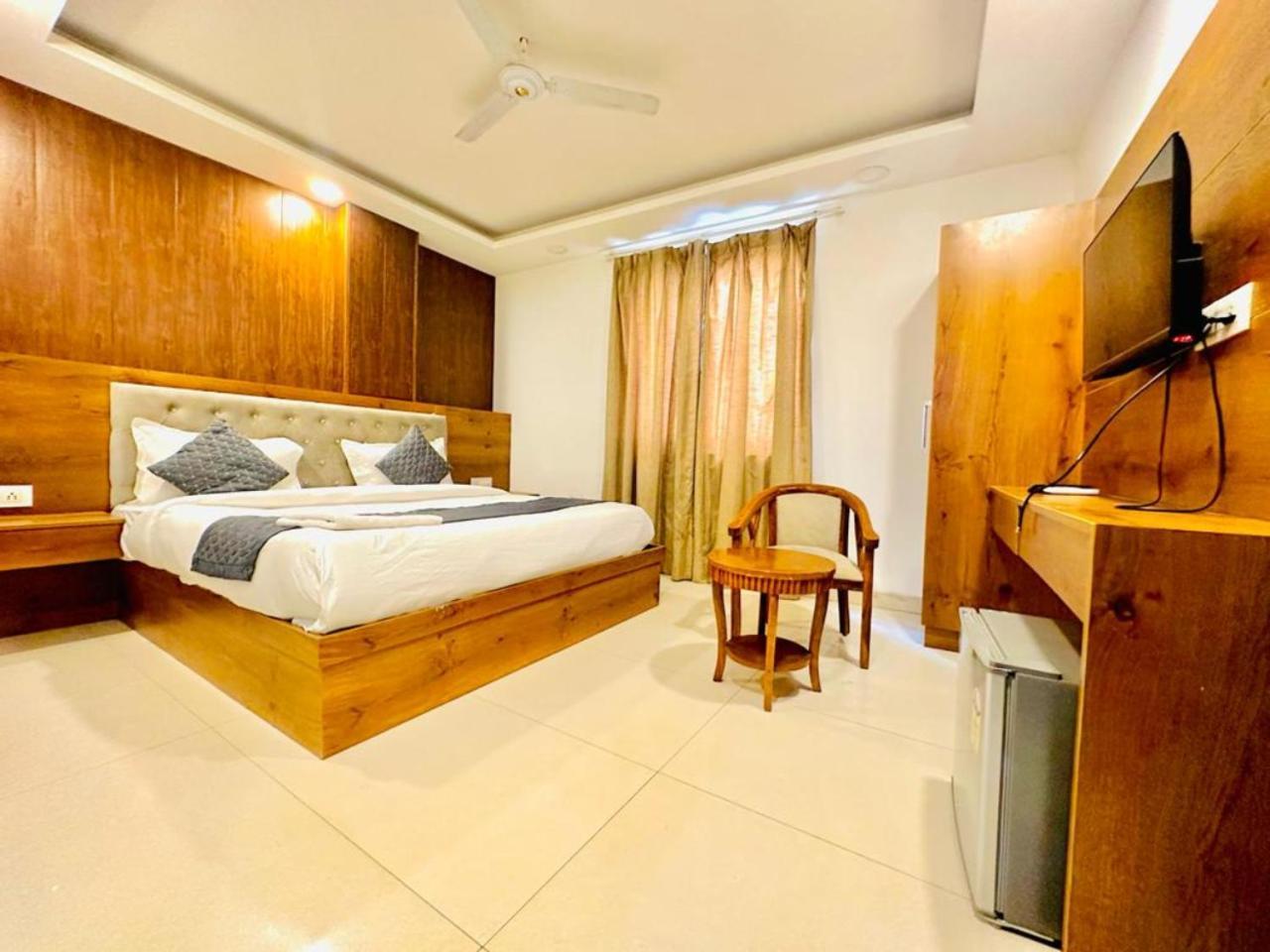 Hotel Galaxy Inn Near Delhi International Airport New Delhi Exterior photo